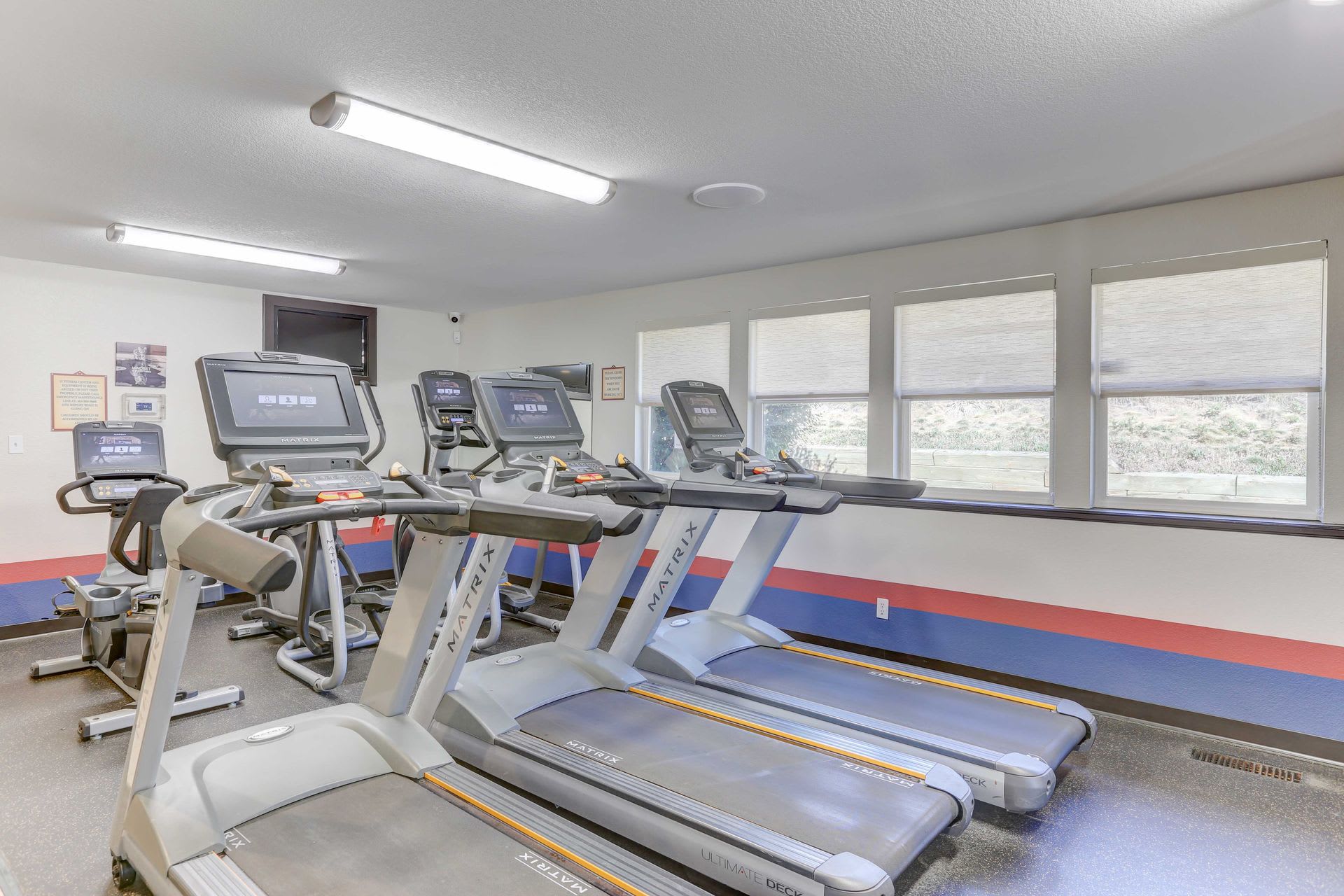 Americana Lakewood Apartments – photo 4