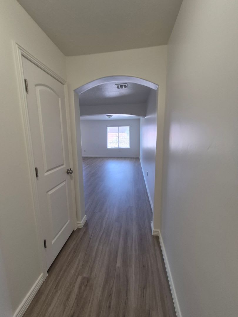 Remodeled 3 Bed 2 5 Bath Townhome In Great Location – photo 2