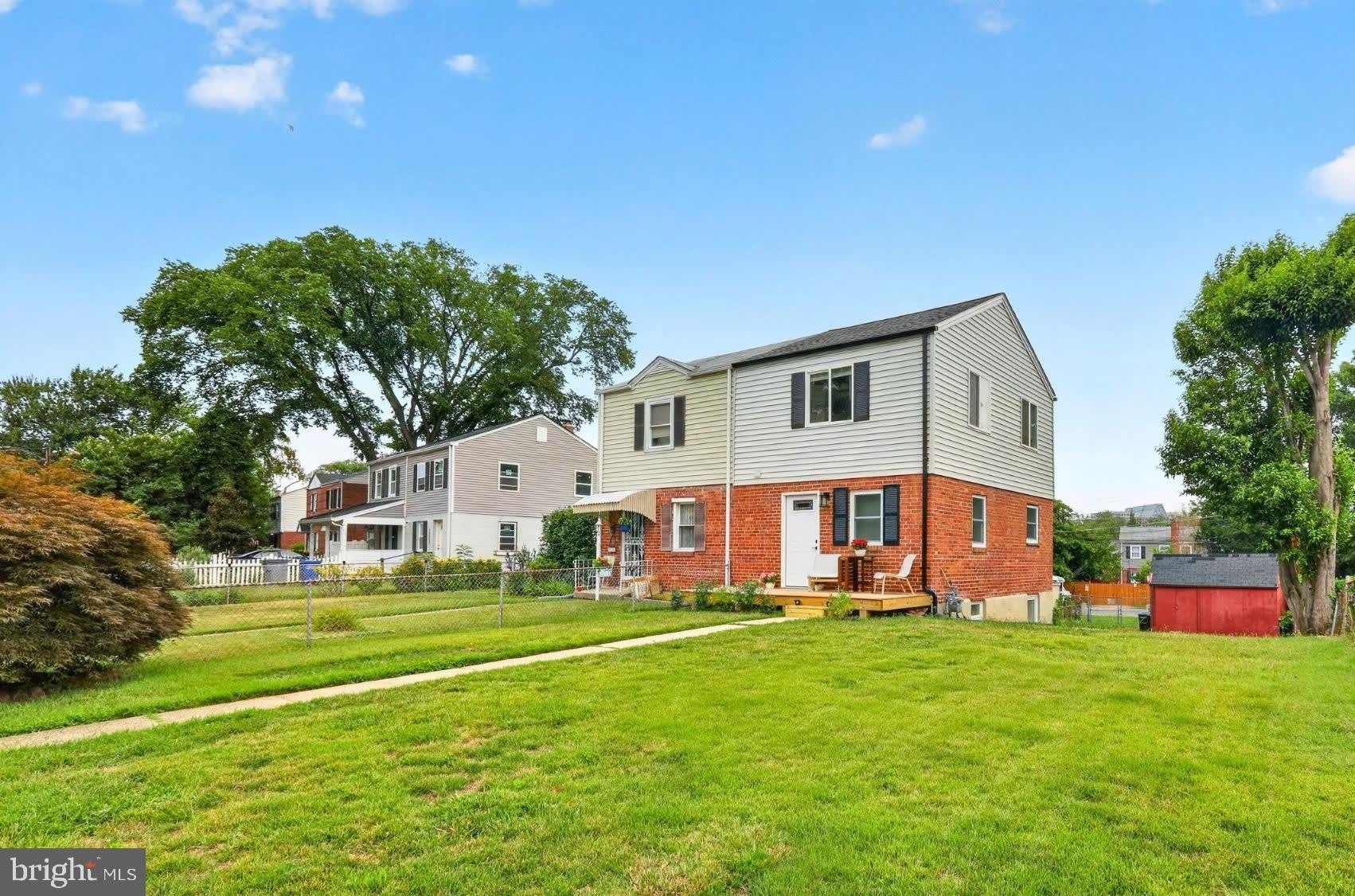 2218 FARRINGTON Avenue – photo 2
