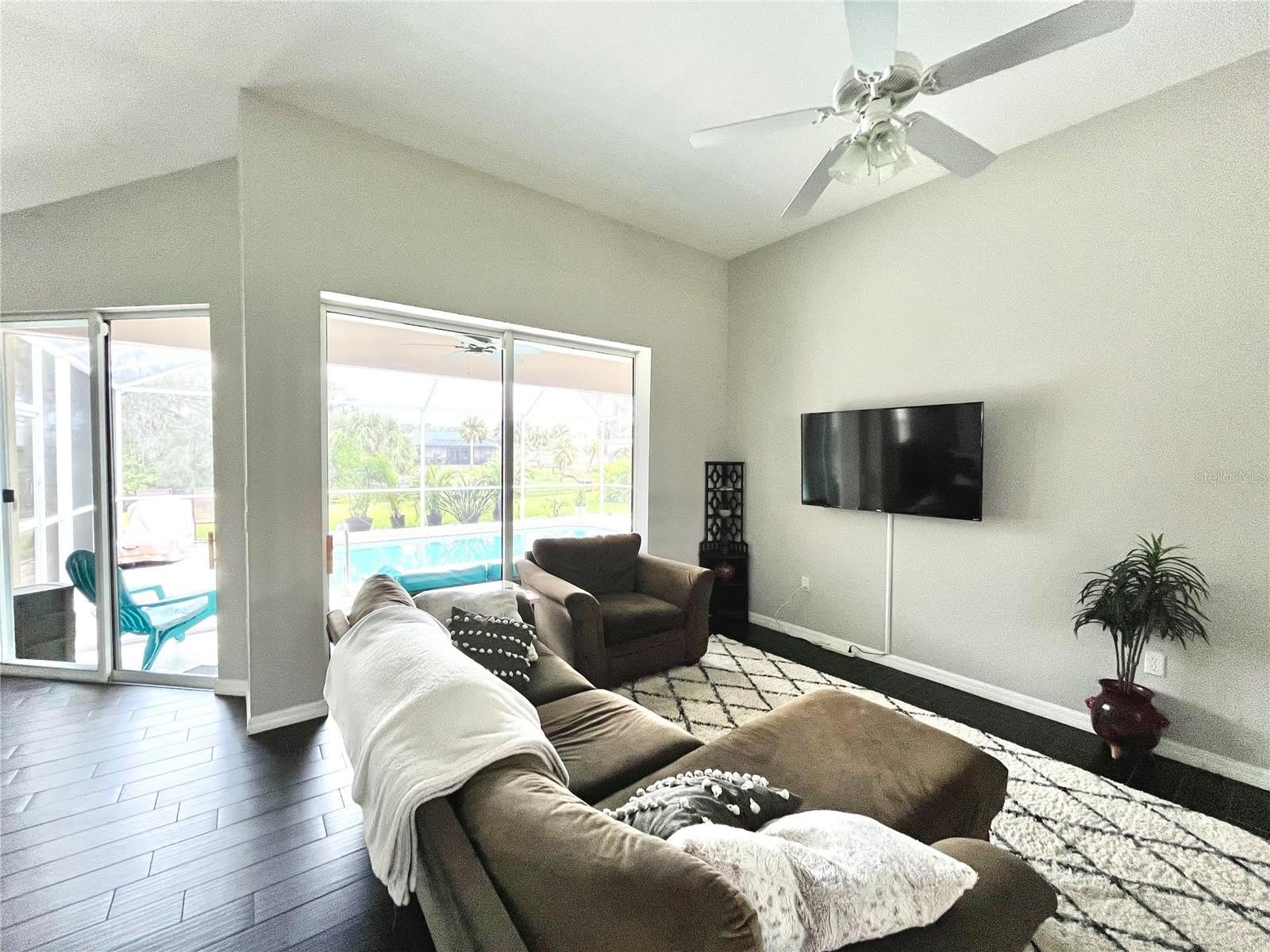 1268 W HILLSBOROUGH Boulevard – photo 4