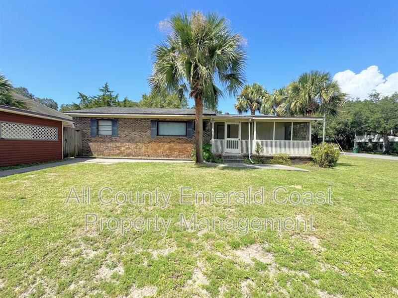 733 Beach Dr – photo 2