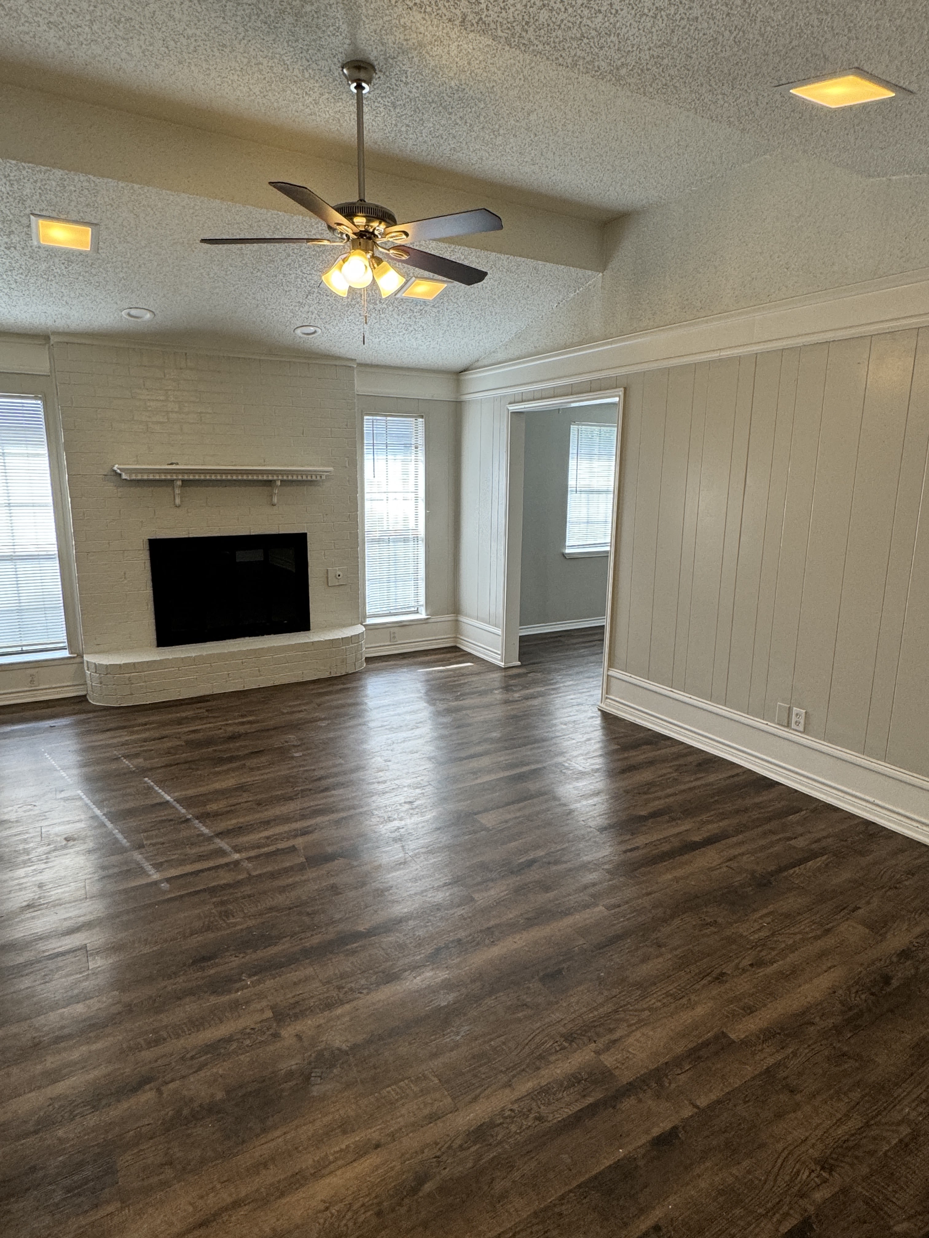 109 E Willow Ln – photo 3