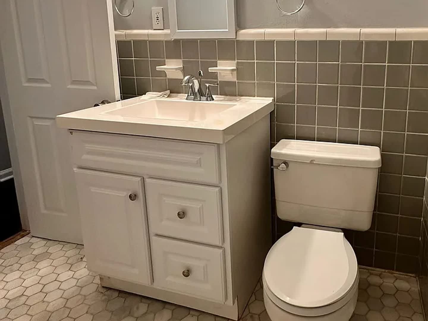Charming Move In Ready 3 Bedroom 2 Bath Ferndale Bungalow With Private Primary Suite 2 Car Garage Available Now – photo 5