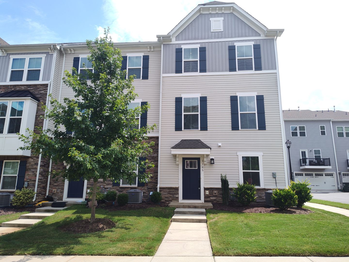 Beautiful End Unit Townhome located in the Towns at Mallard Mills community! – photo 2