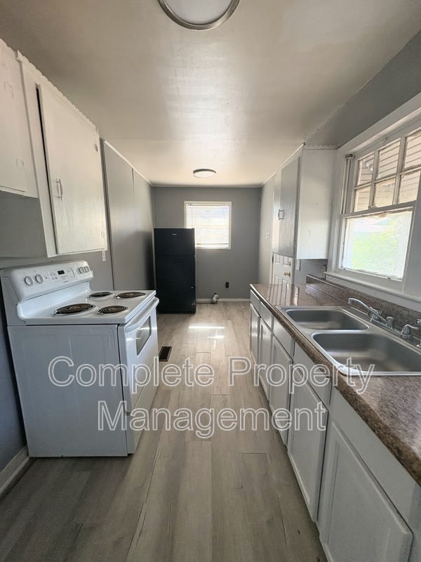 604 Lexington Street – photo 3