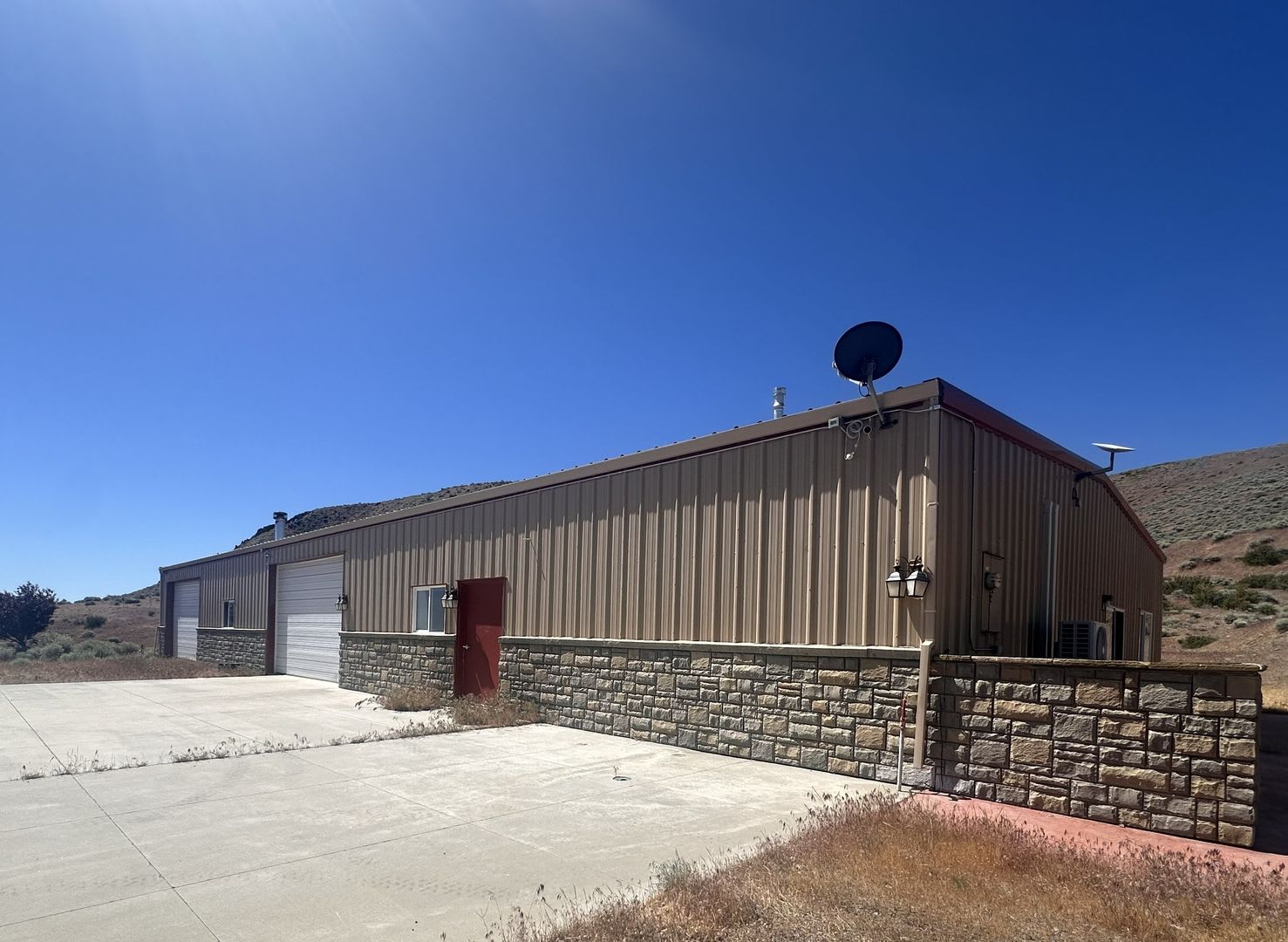 2 bedroom, 1 bathroom home – photo 1