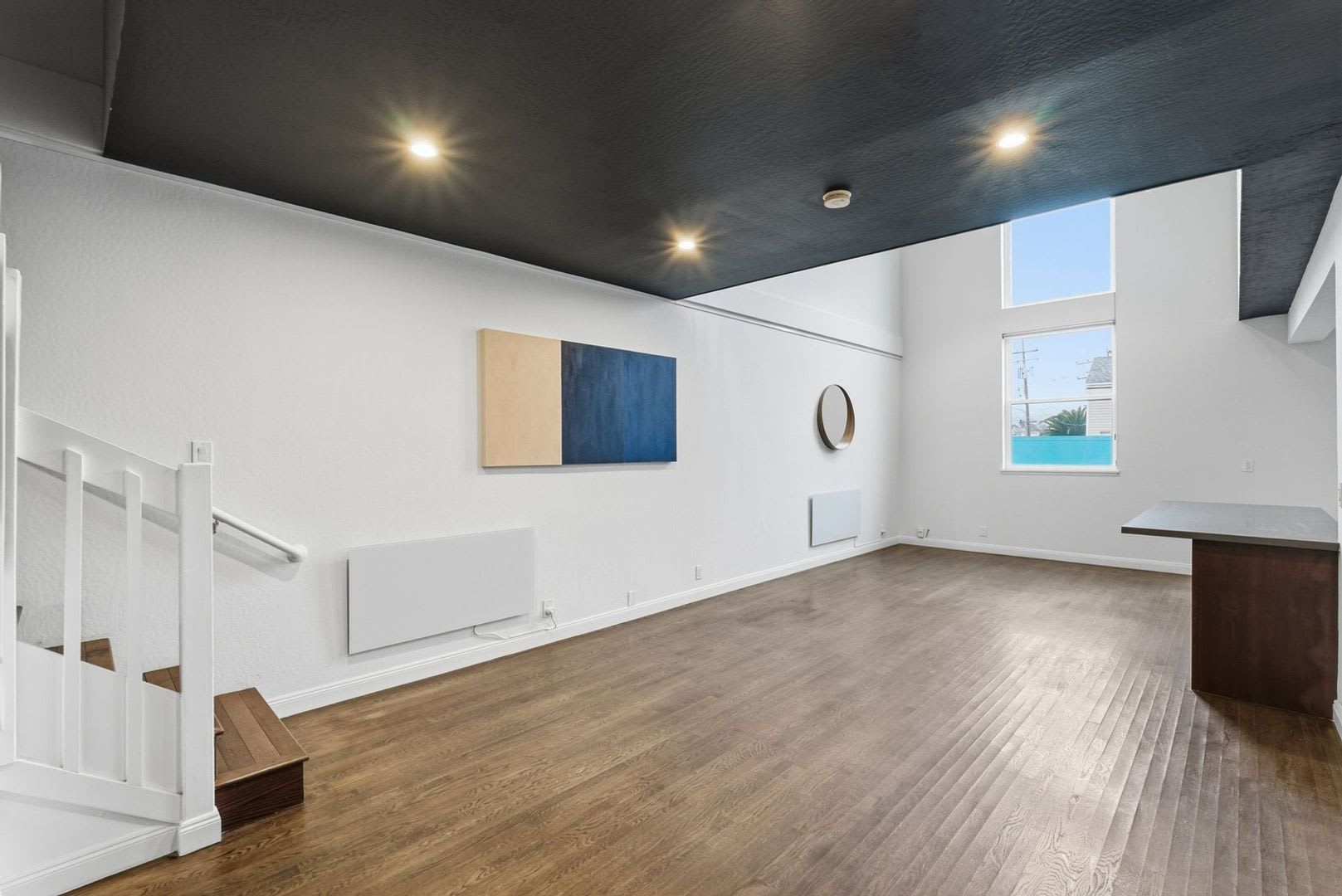 1 776 Sq Ft Live Work Loft Included Private Deck And Garage Ideal For Storage Studio Space Or Compact Vehicle Parking – photo 1