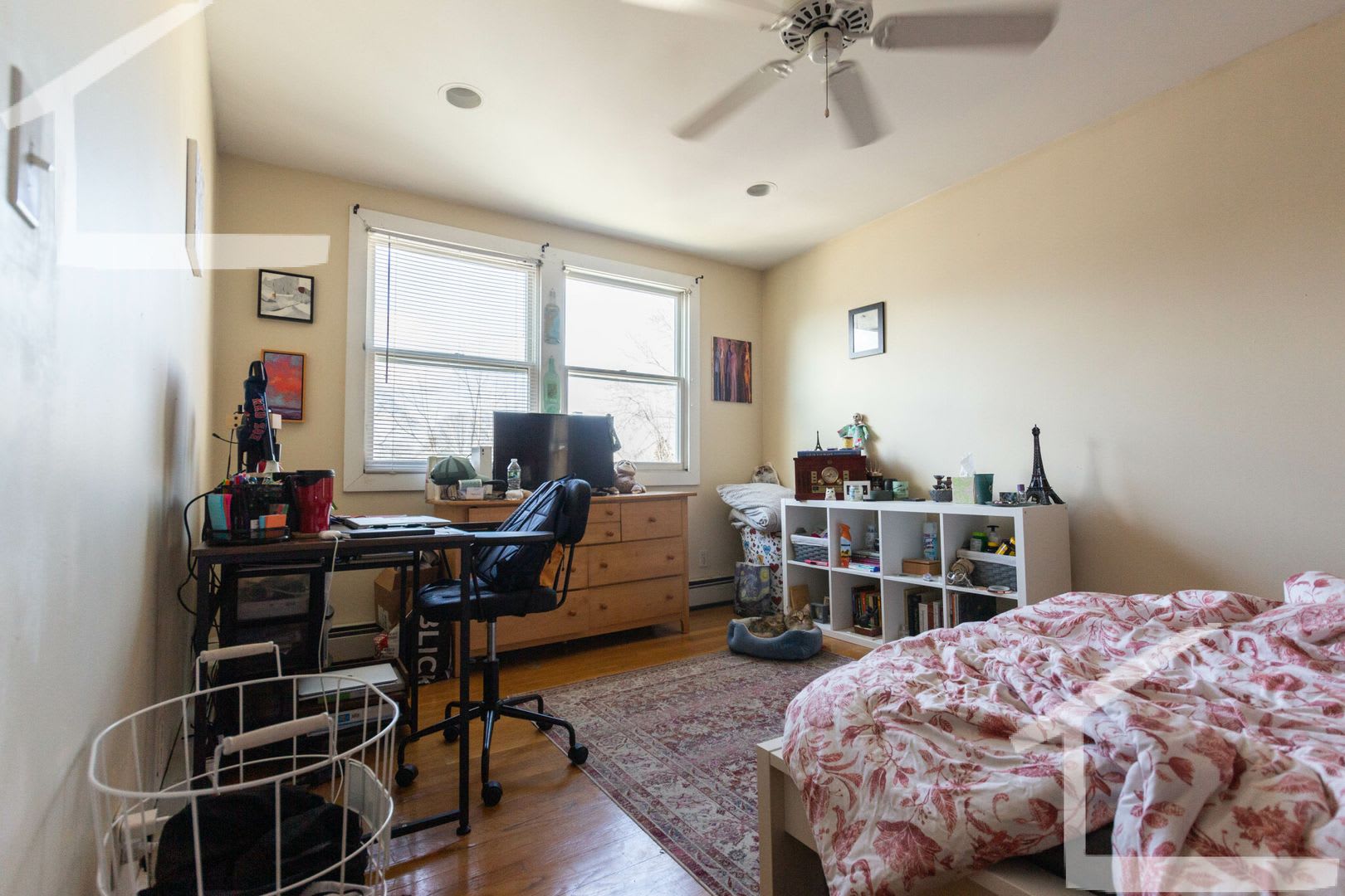 NO FEE! Amazing Home with 3 full Baths and Laundry in Unit! Cat Friendly, Parking Available – photo 3