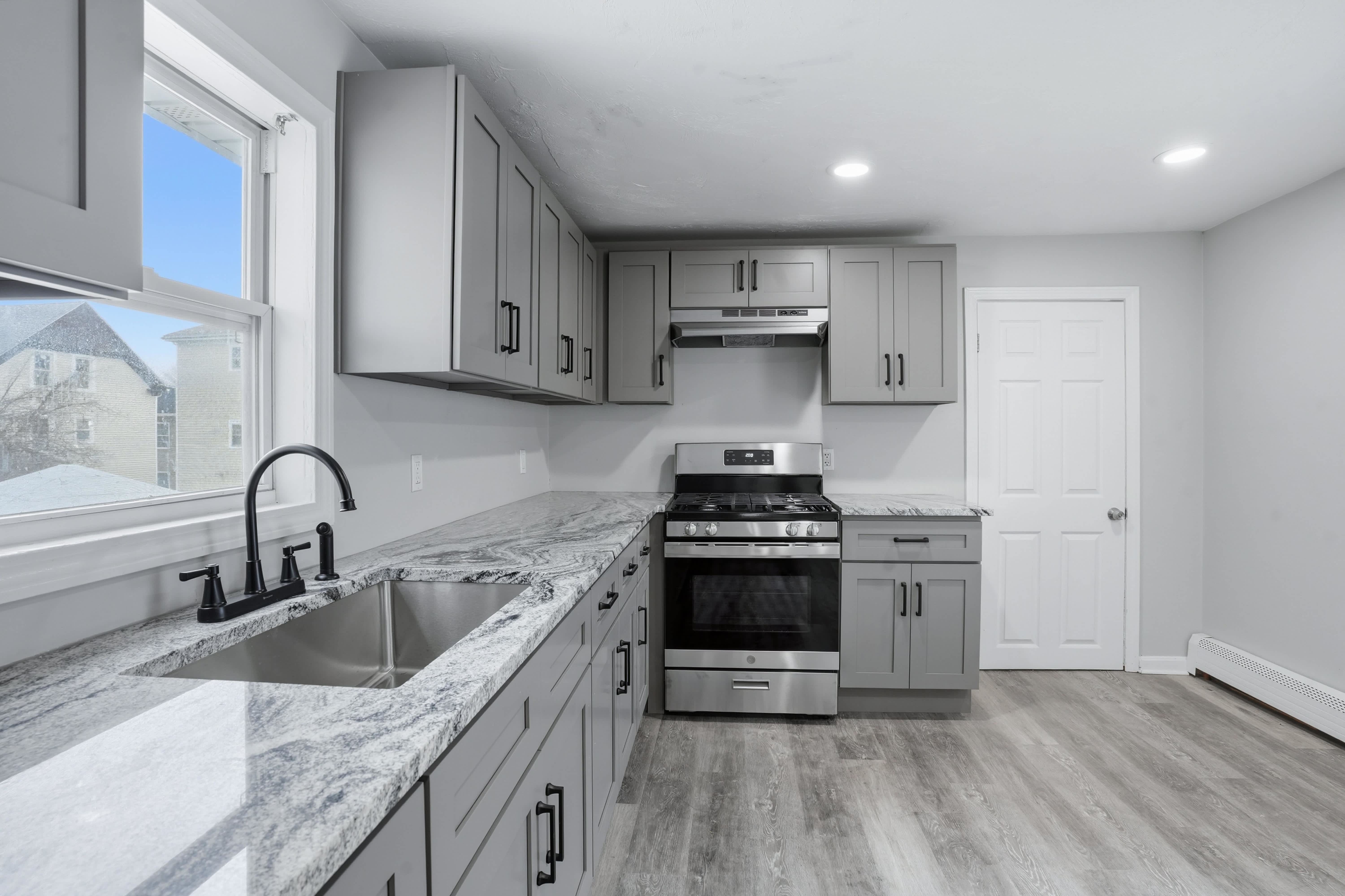 660 Public St – photo 2