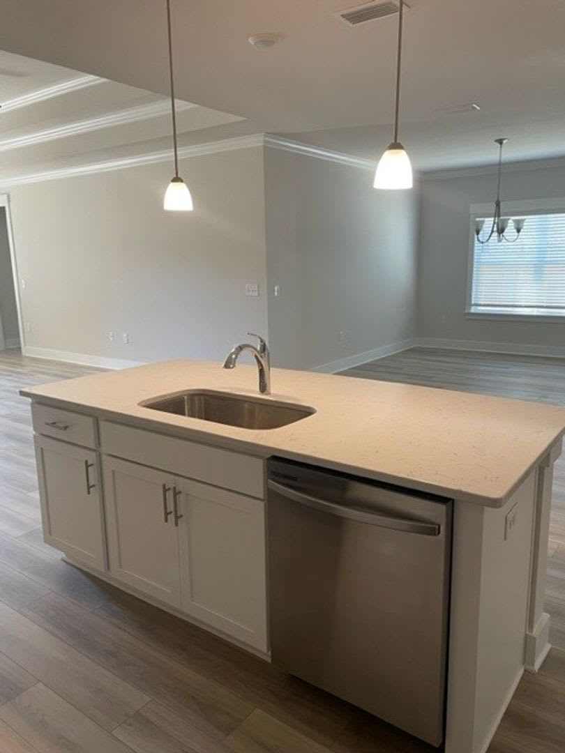 3 Bedroom/2 Bathroom with Office Minutes from Local Beach! – photo 5