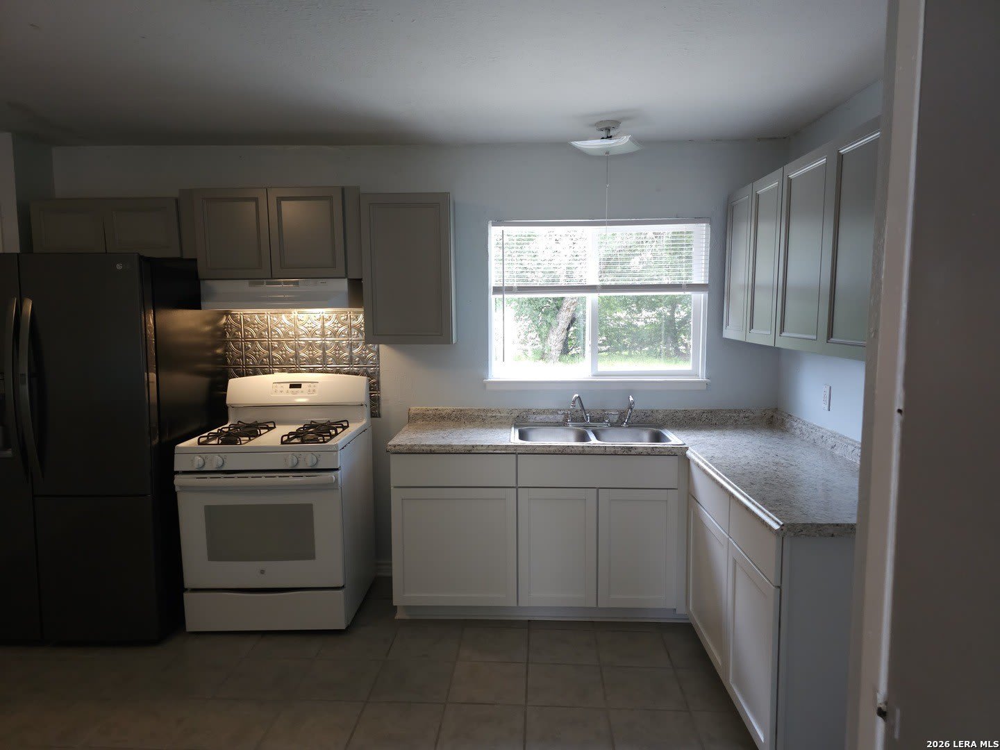 5619 Stonybrook Dr – photo 4