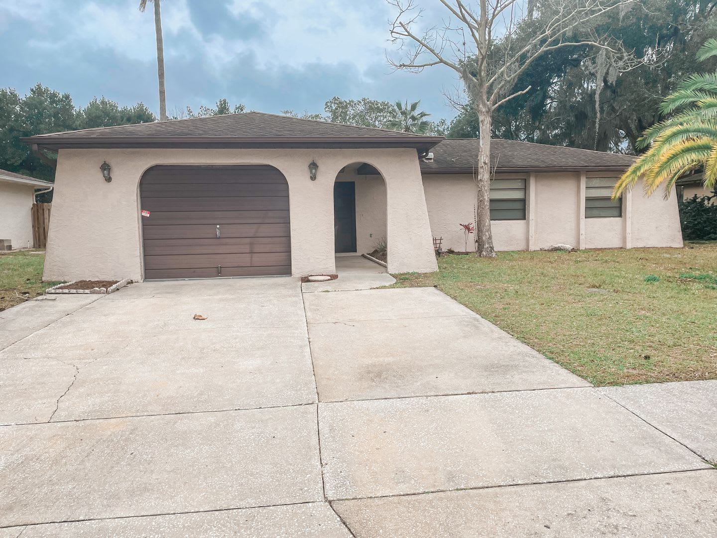 Beautifully updated 2/2, Available Now! – photo 3