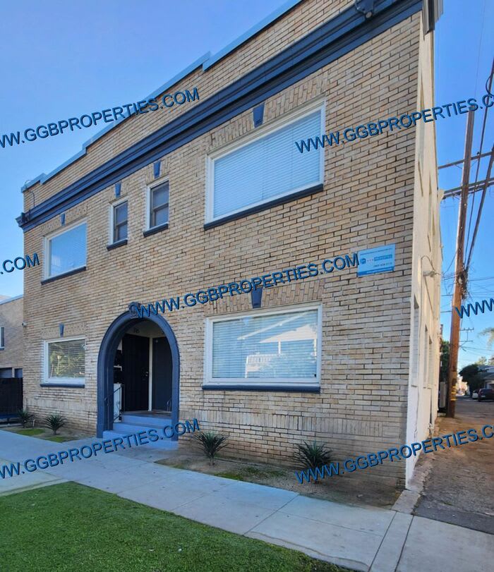 312 West 8th Street – photo 1