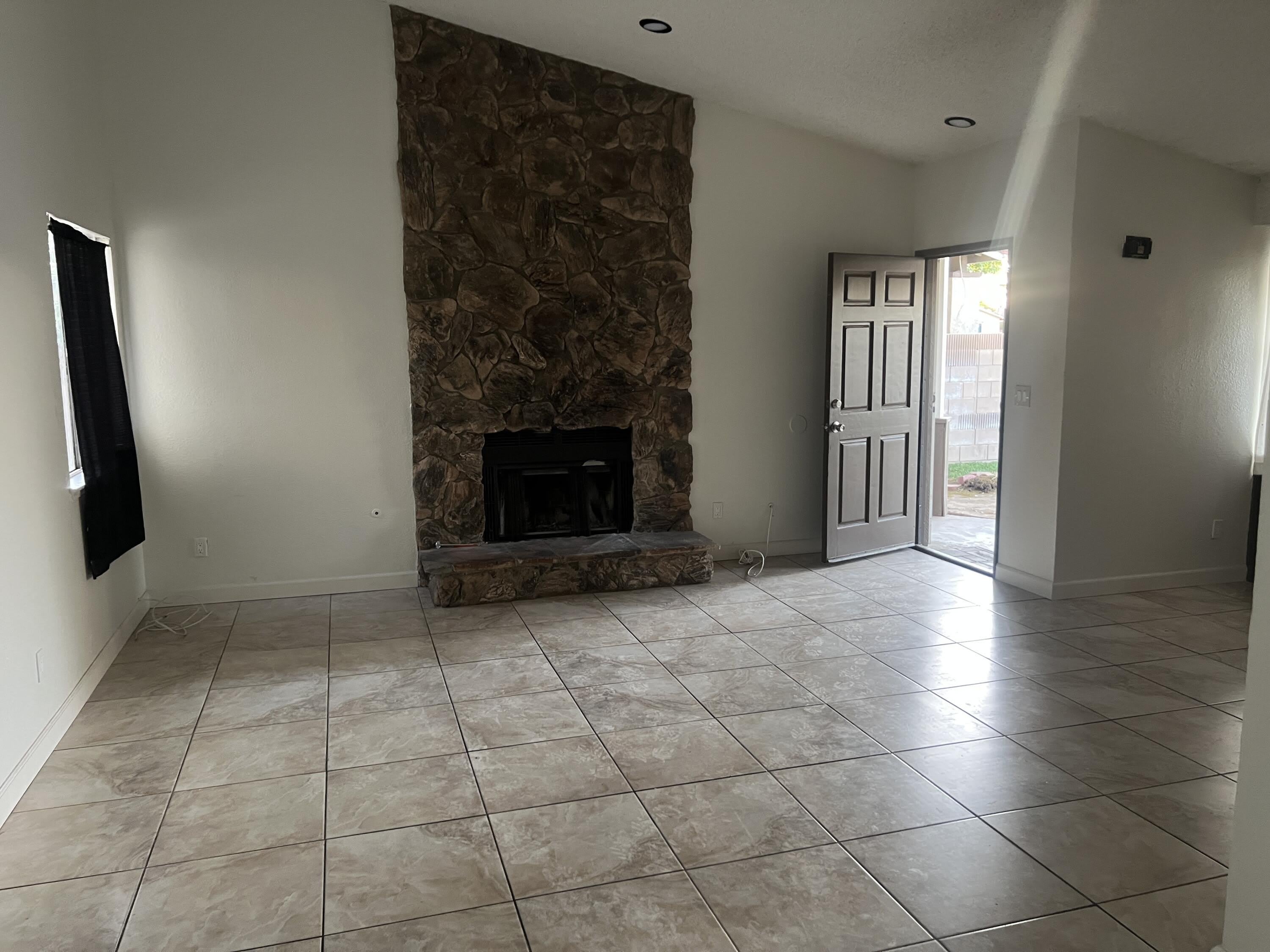 1508 E Avenue J2 – photo 4