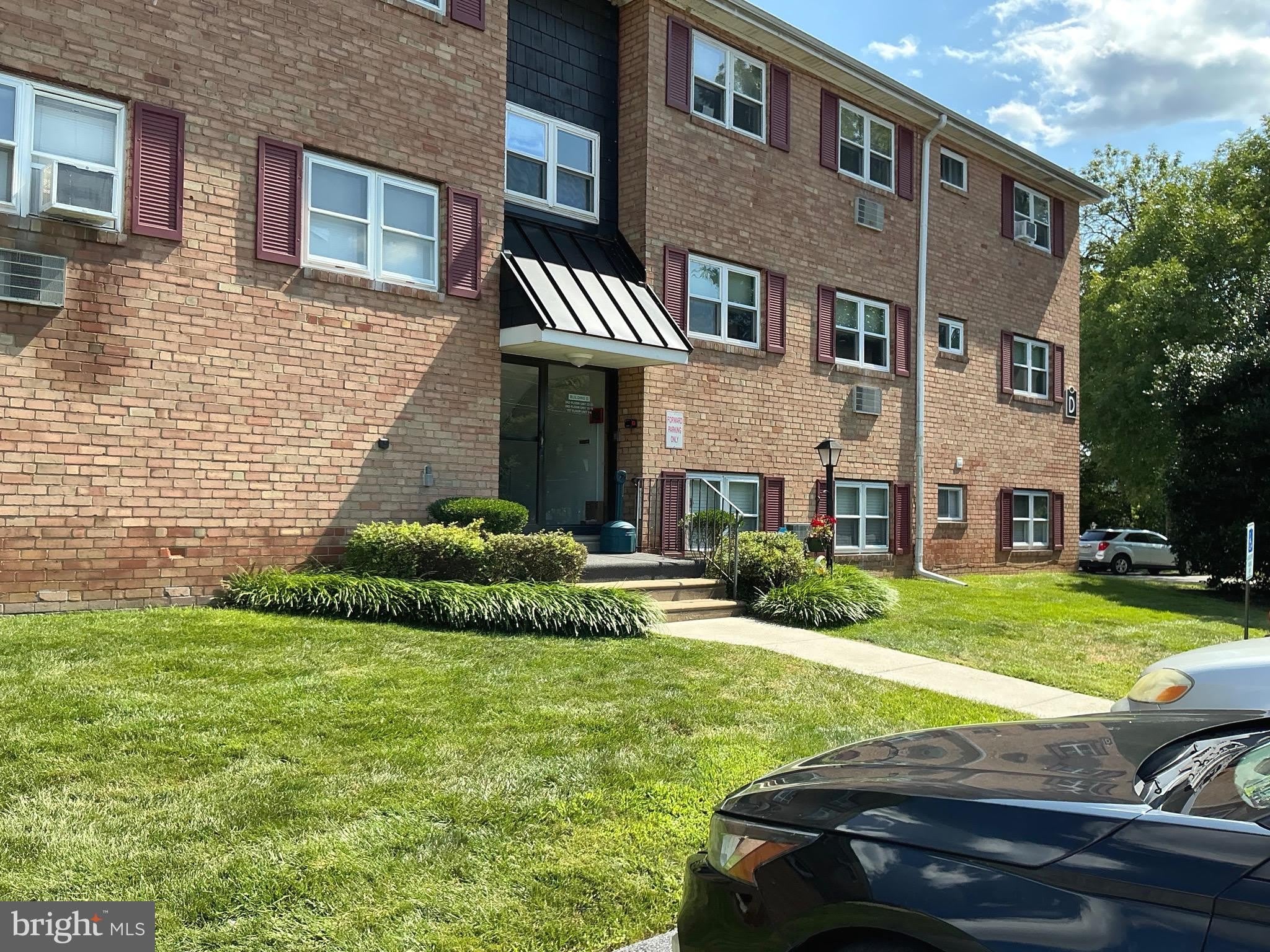 335 E LANCASTER Avenue – photo 1