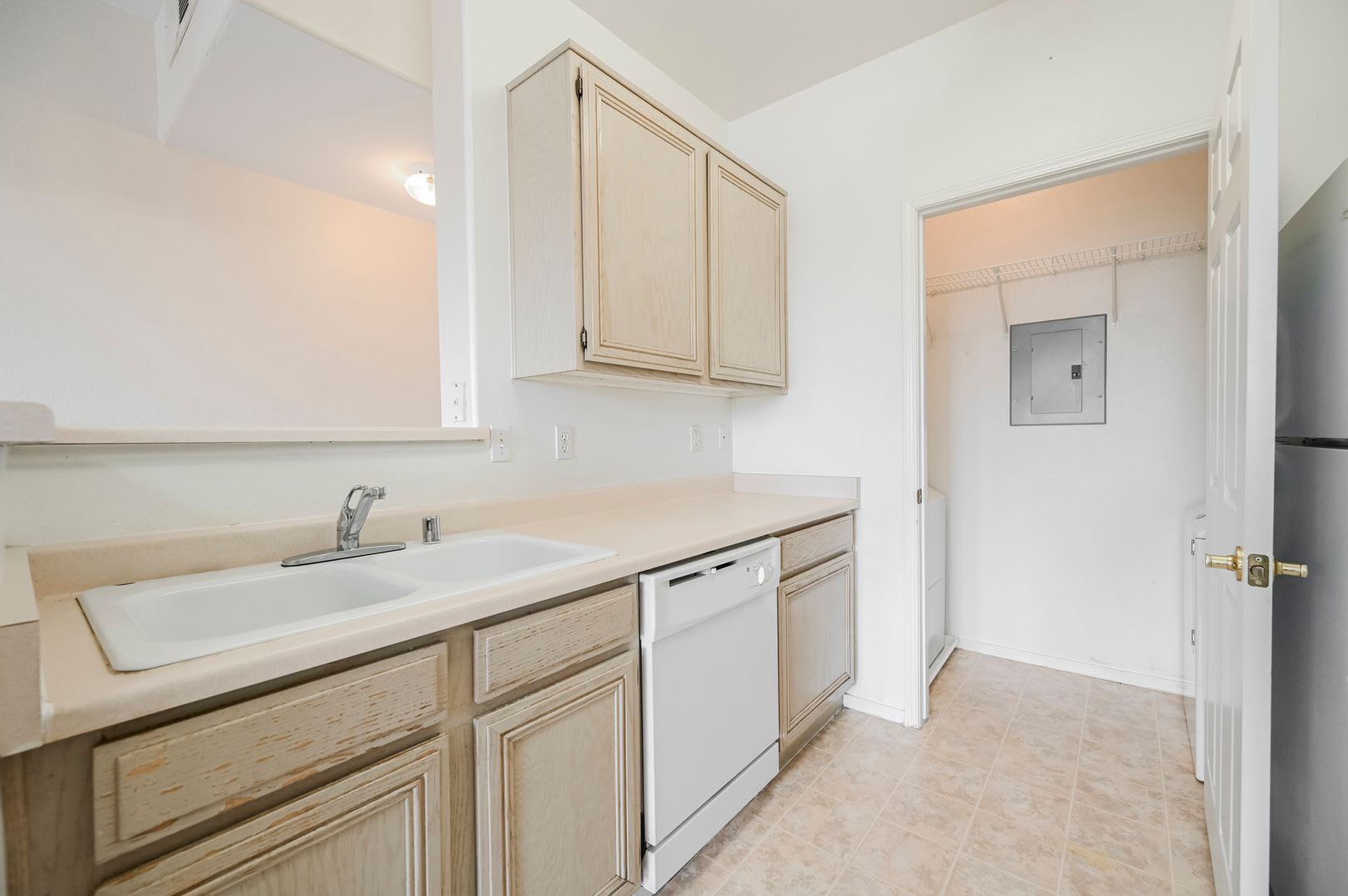 Spectacular Two Bedroom Condo Located In A Gated Community With Sparkling Amenities! – photo 4