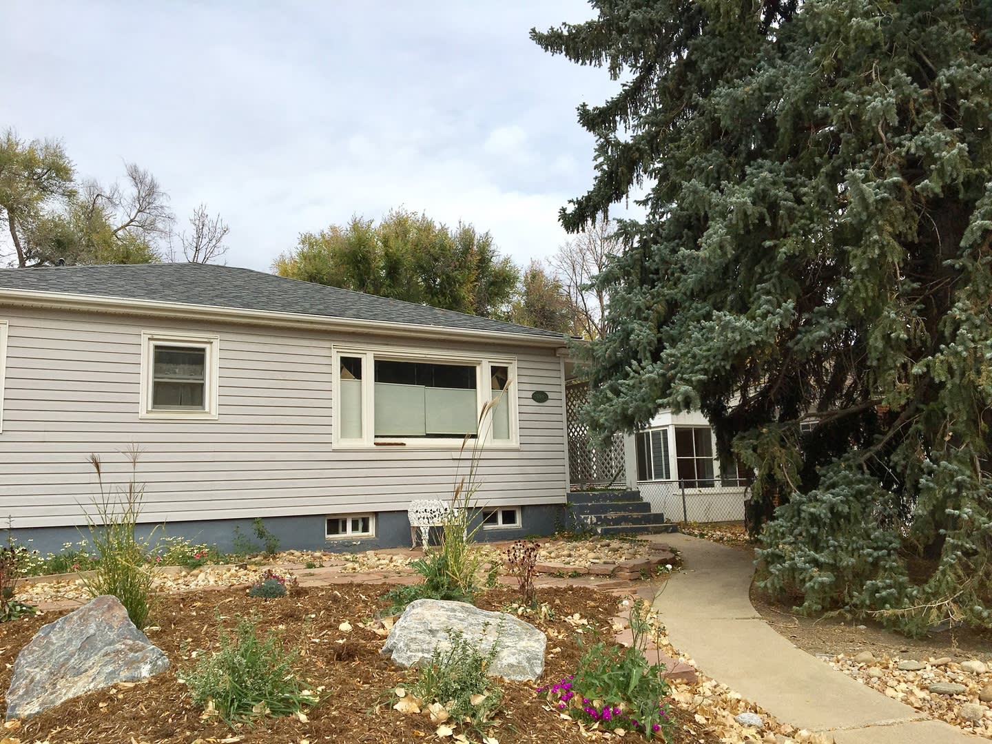 Sunny + Bright Near Sunset Park in Old Town Longmont! – photo 3