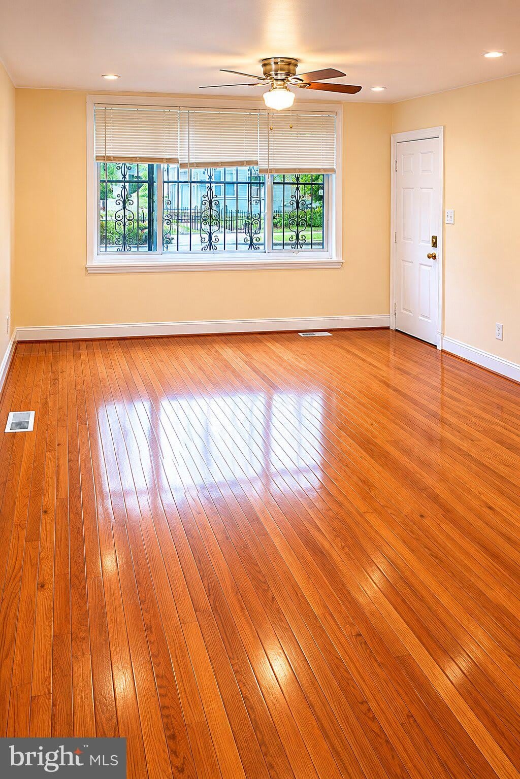 59 GALVESTON Place SW – photo 2
