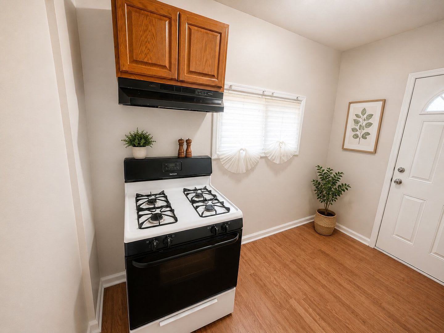 3 Bedroom Philadelphia Rowhome Spacious Layout Convenient Strawberry Mansion Location – photo 4
