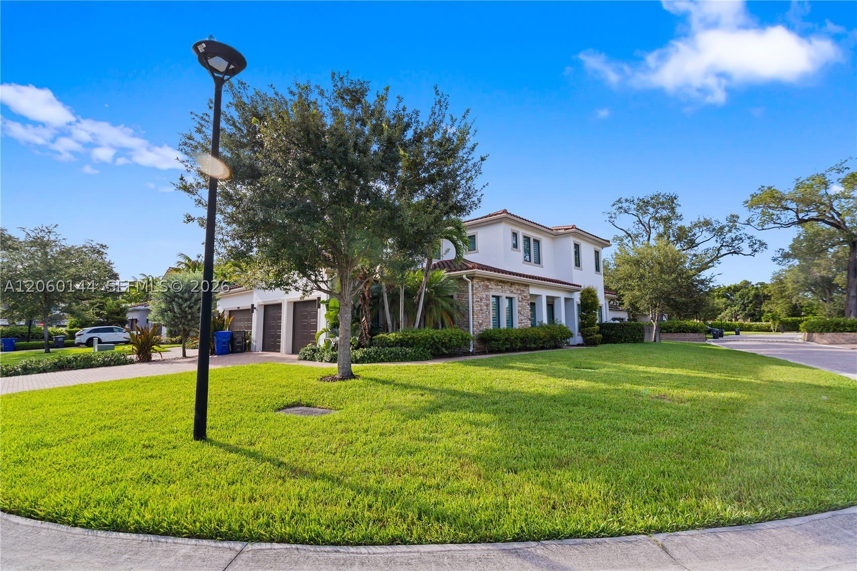 3472 Emerson Ln – photo 2