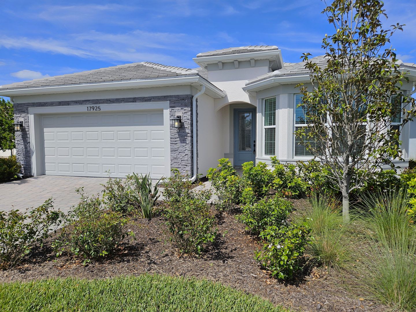 New Construction Seasonal Short-Term 3 Bedroom 2 Bathroom with a Bonus Room in Legacy Groves! – photo 3