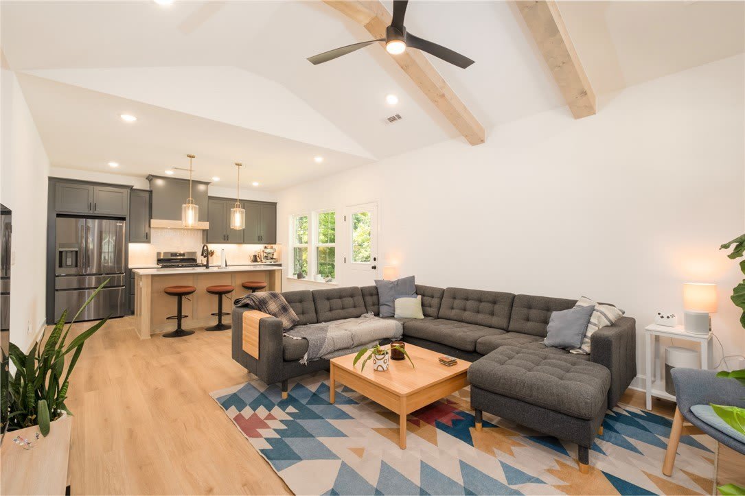 87 Leicester Drive – photo 2
