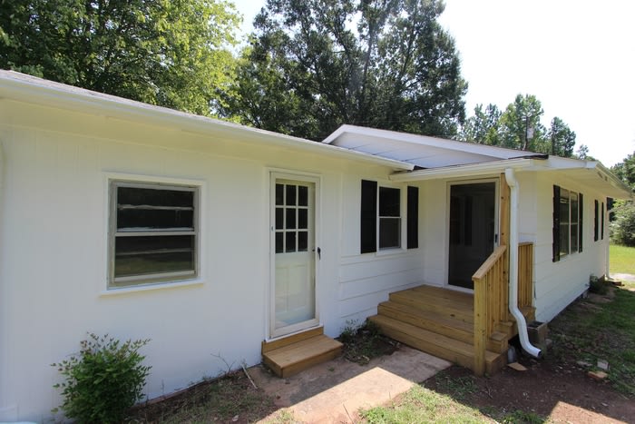 3915 Foster Drive – photo 2