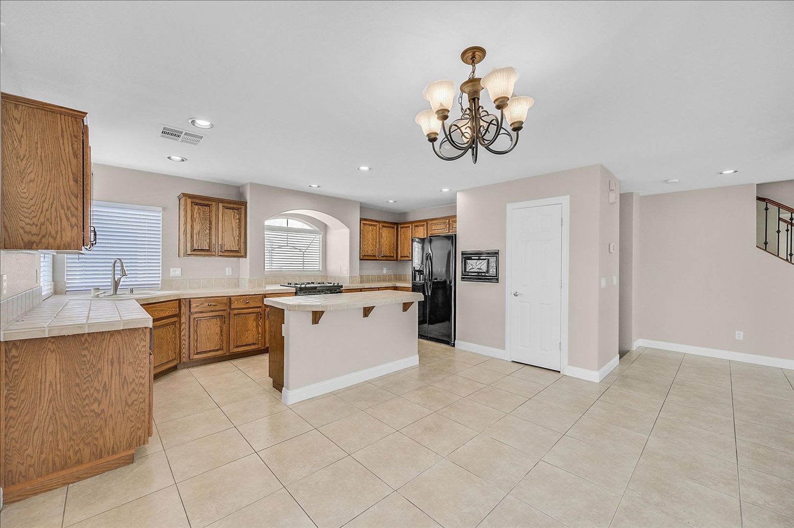Great 2 Story Home With Sparkling Pool Located Inside Guard Gated Southern Highlands – photo 5