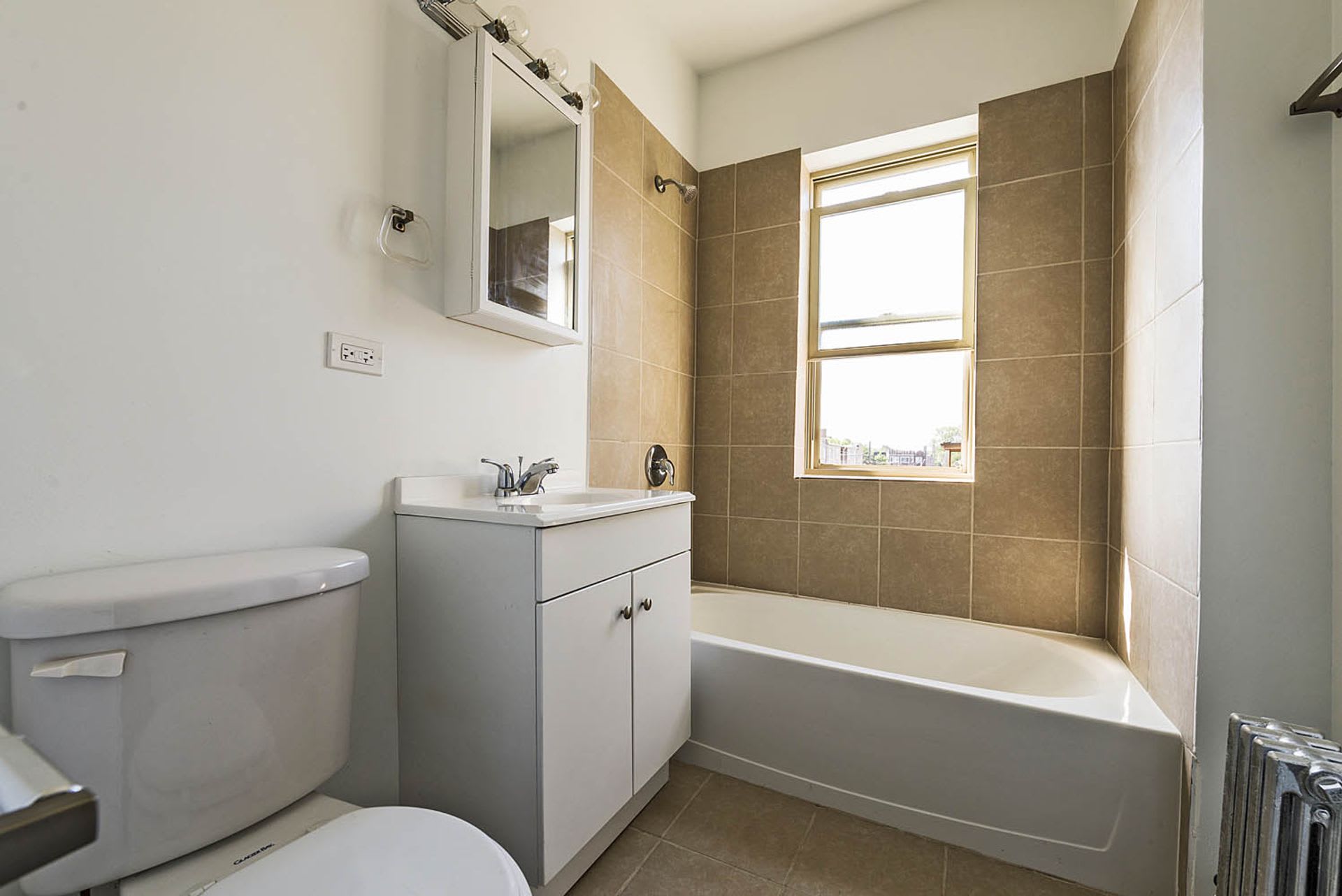 8201 S Drexel Ave – photo 3