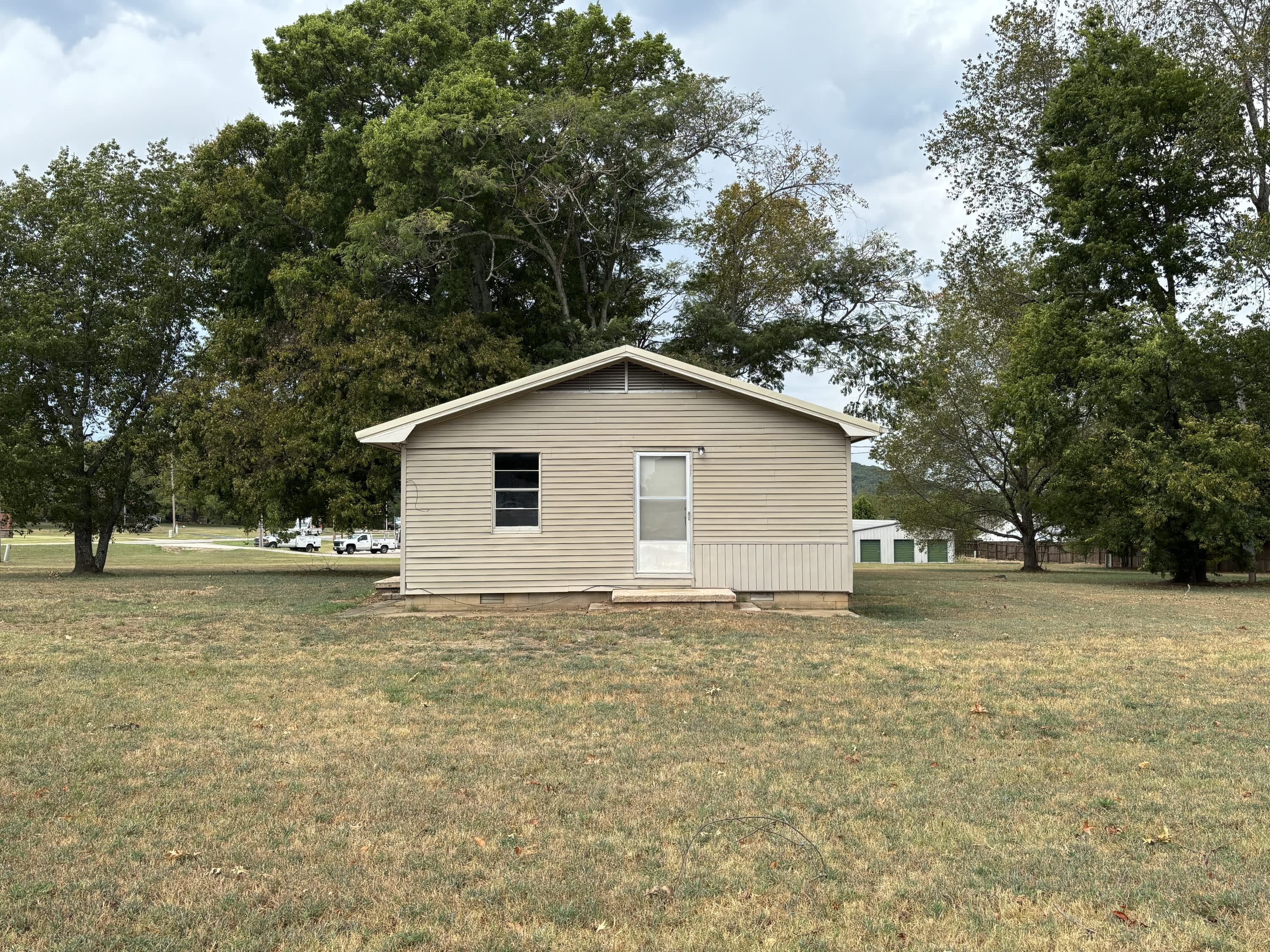 2702 W COMMERCIAL ST – photo 2
