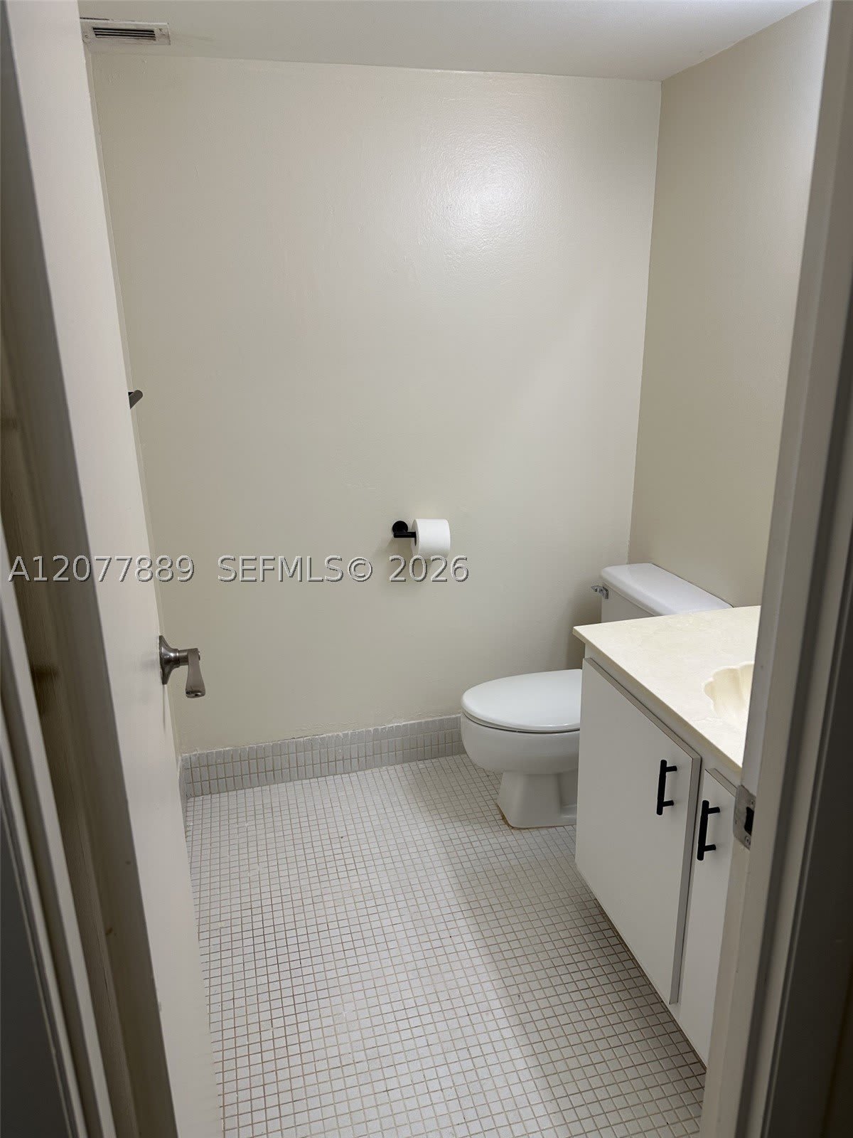 6061 N Falls Cir Dr – photo 5