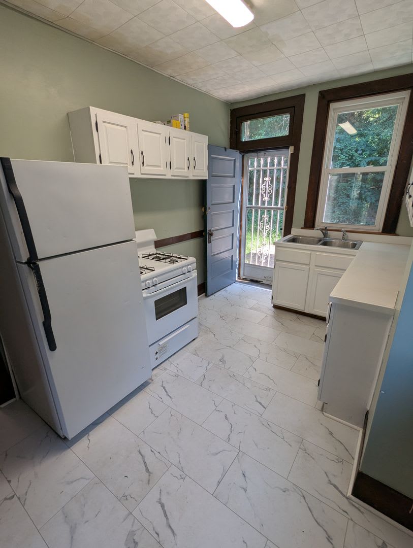 3 Bedroom 1 Bathroom Single Family Home Greenfield – photo 1