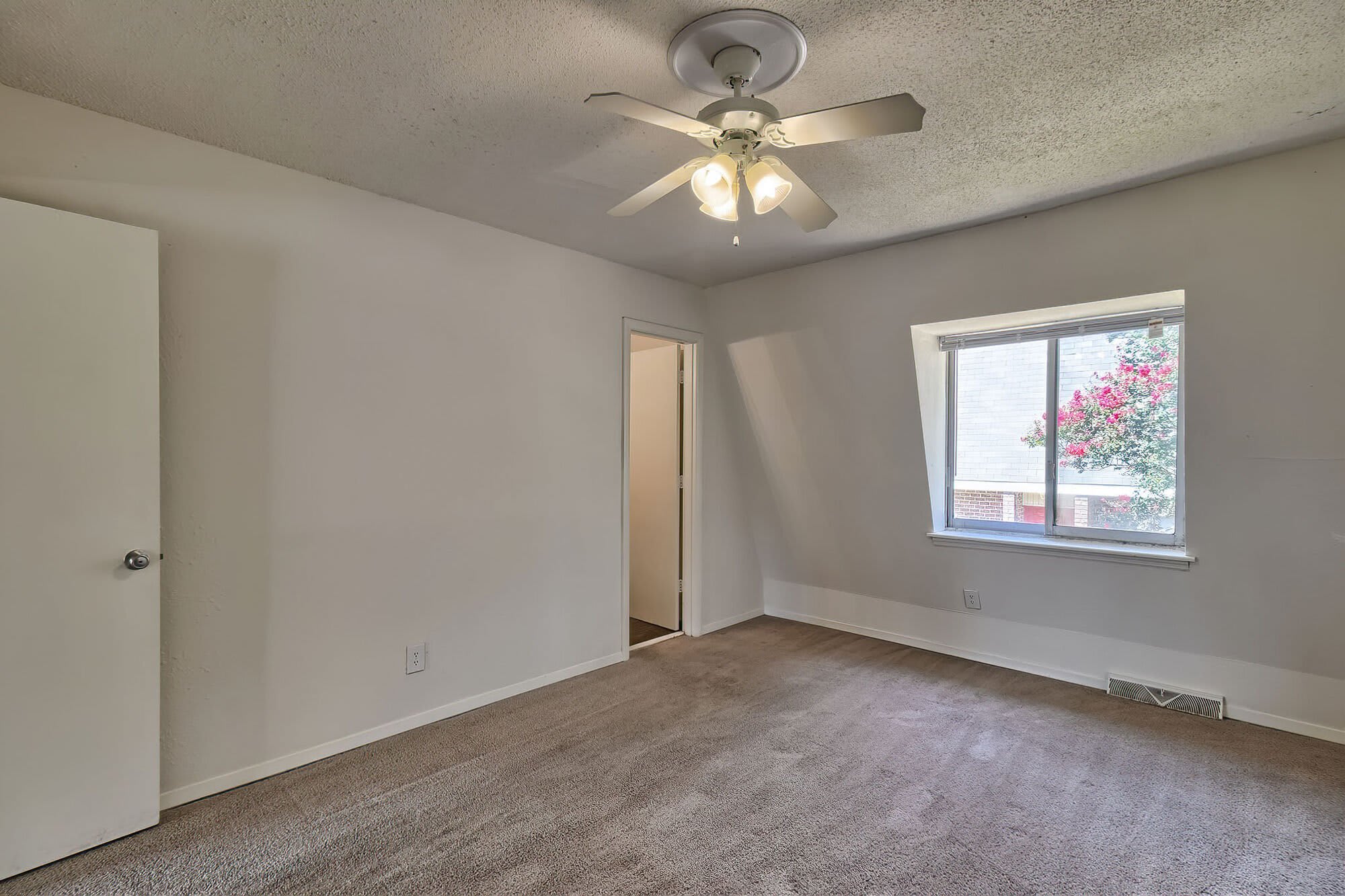 The Farrington Apartment Homes – photo 4