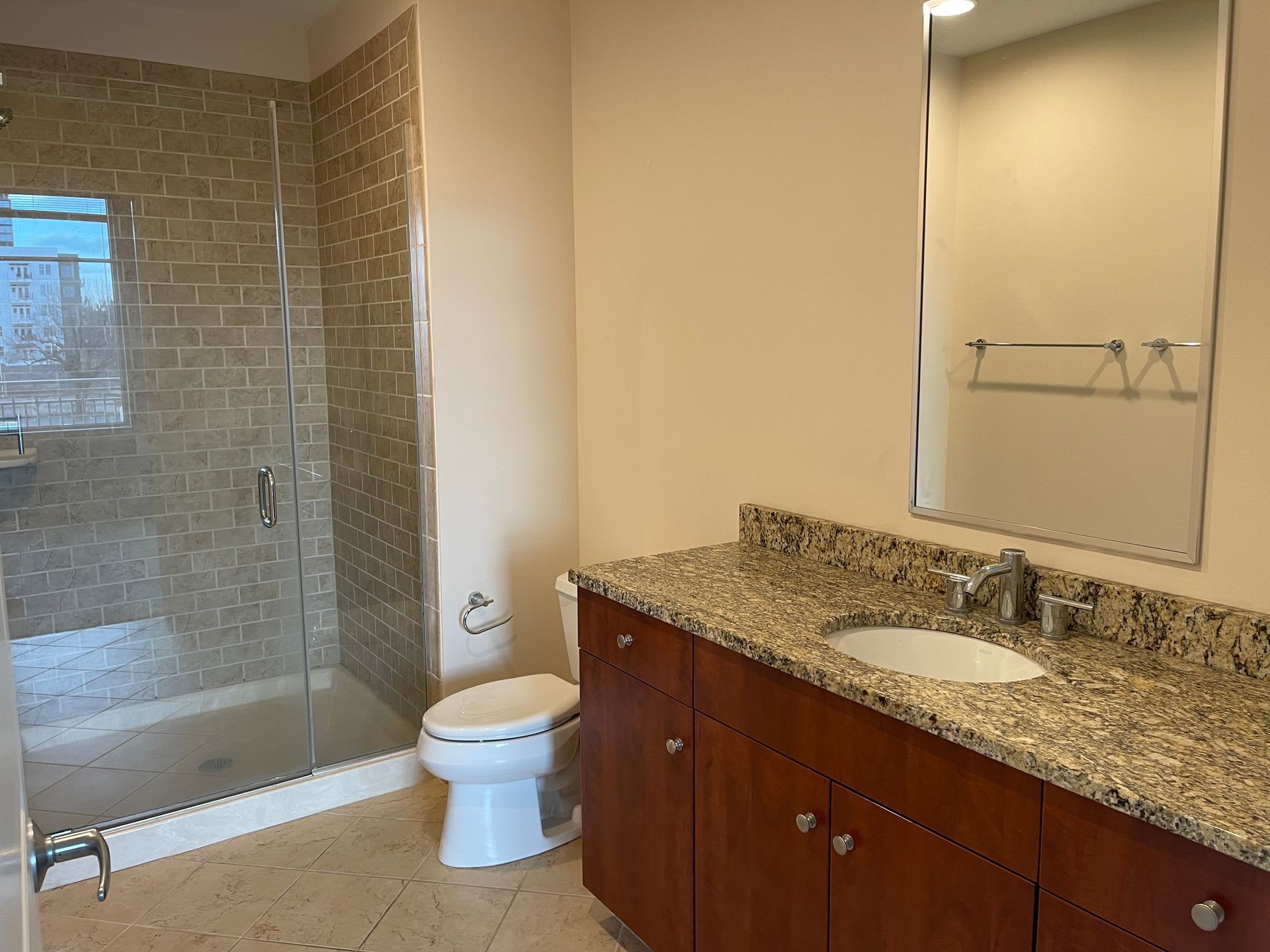Your Dream Downtown Condo Awaits! – photo 1