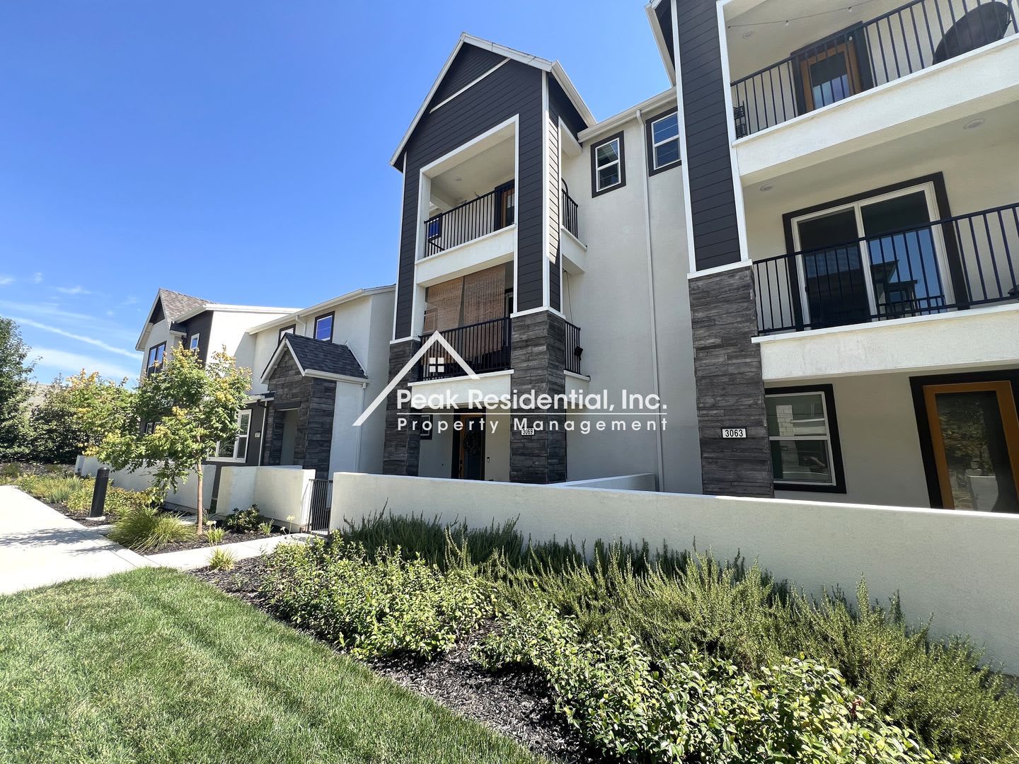 Updated 4bd/3.5ba Natomas Home with Garage! – photo 1