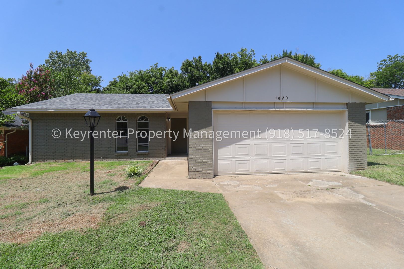 Beautifully Redone 3 Bedroom BA House! Available for Immediate Move in! – photo 3
