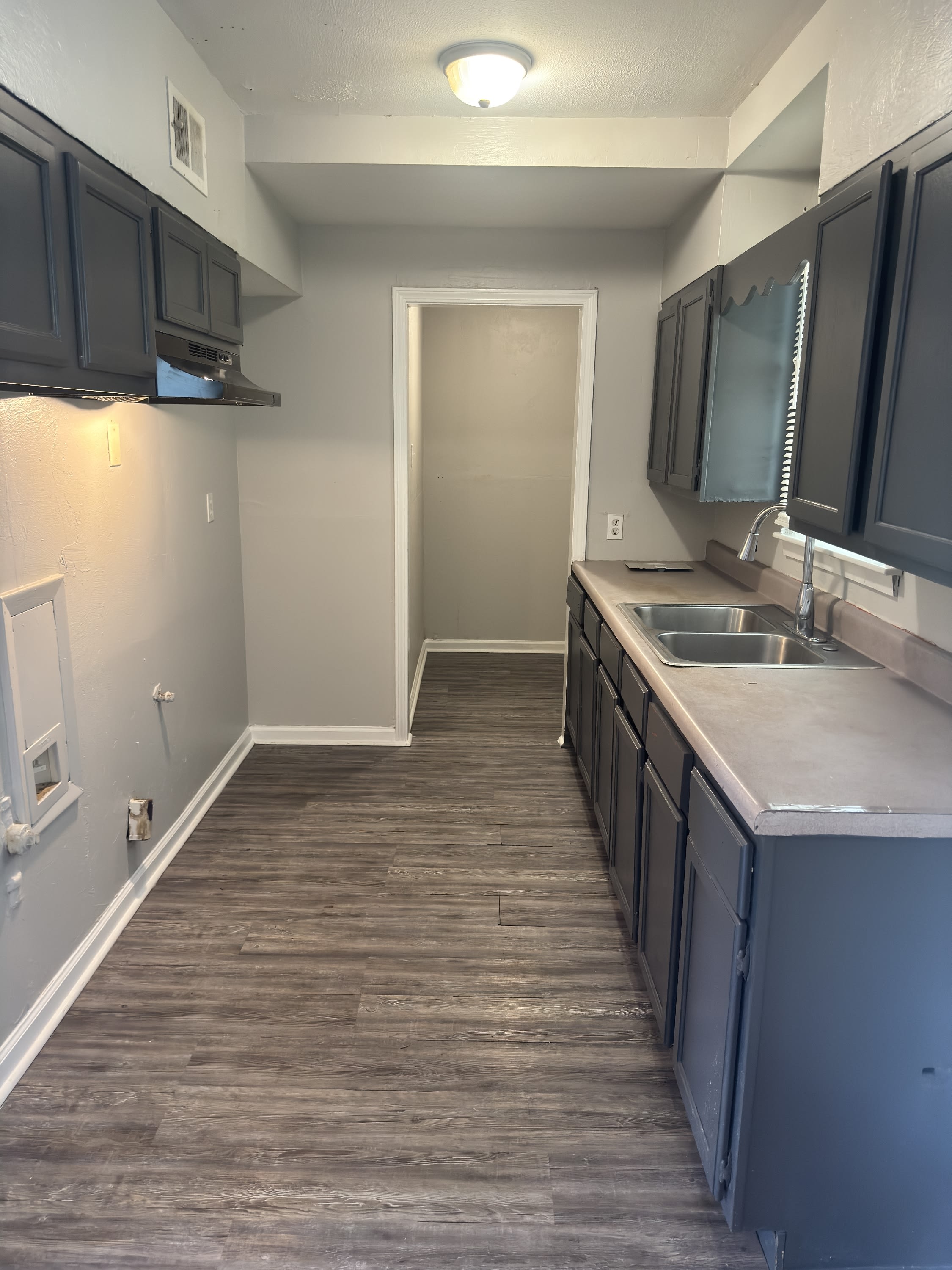 4742 Violet Avenue – photo 2