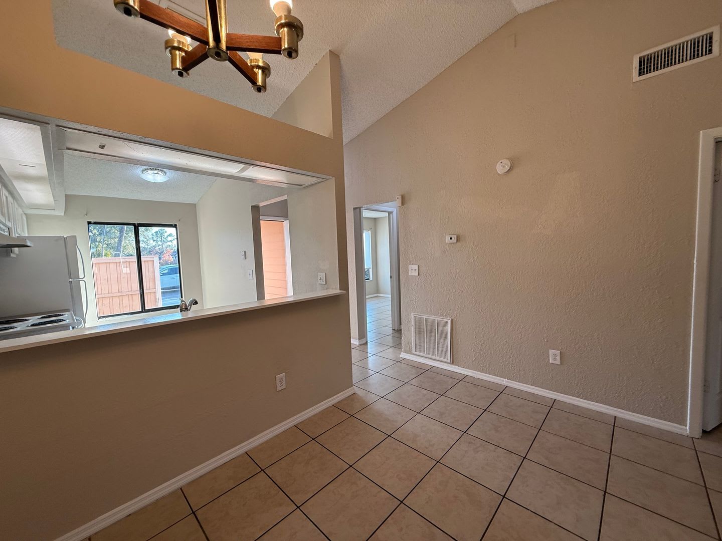 IMMEDIATE MOVE IN!!!!!Cute 2 Bed / 2 Bath – photo 4