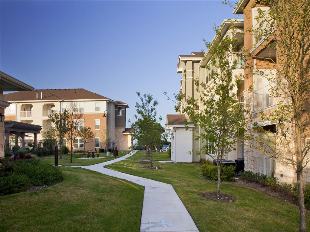 Affordable Housing Encino Pointe – photo 2