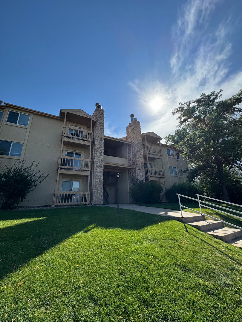 2 bedroom, 2 bath condo on Southwest side of Colorado Springs, MOVE IN SPECIAL – photo 1