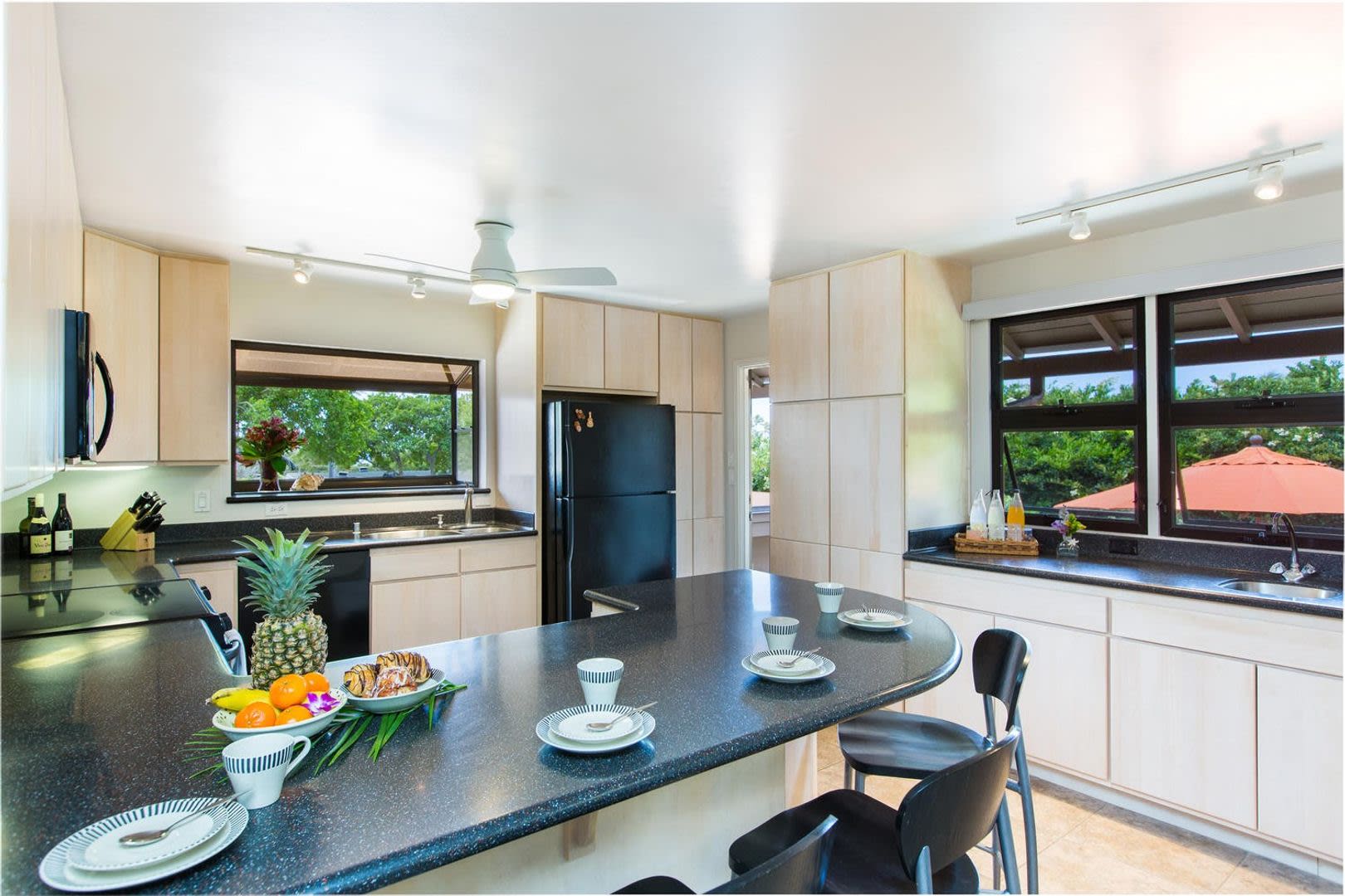 5Bd 3Ba Private Island Retreat Home W A C Ocean Views Hale Poola – photo 4