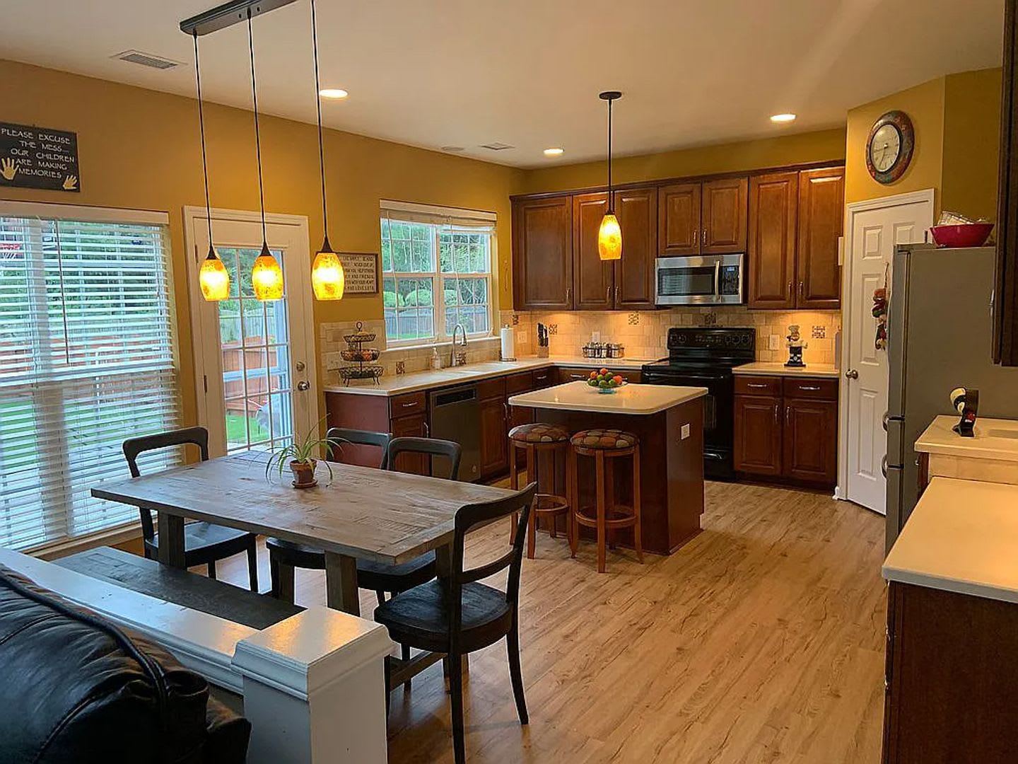 Room in 7 Bedroom Home at Arbor Vista Dr – photo 4