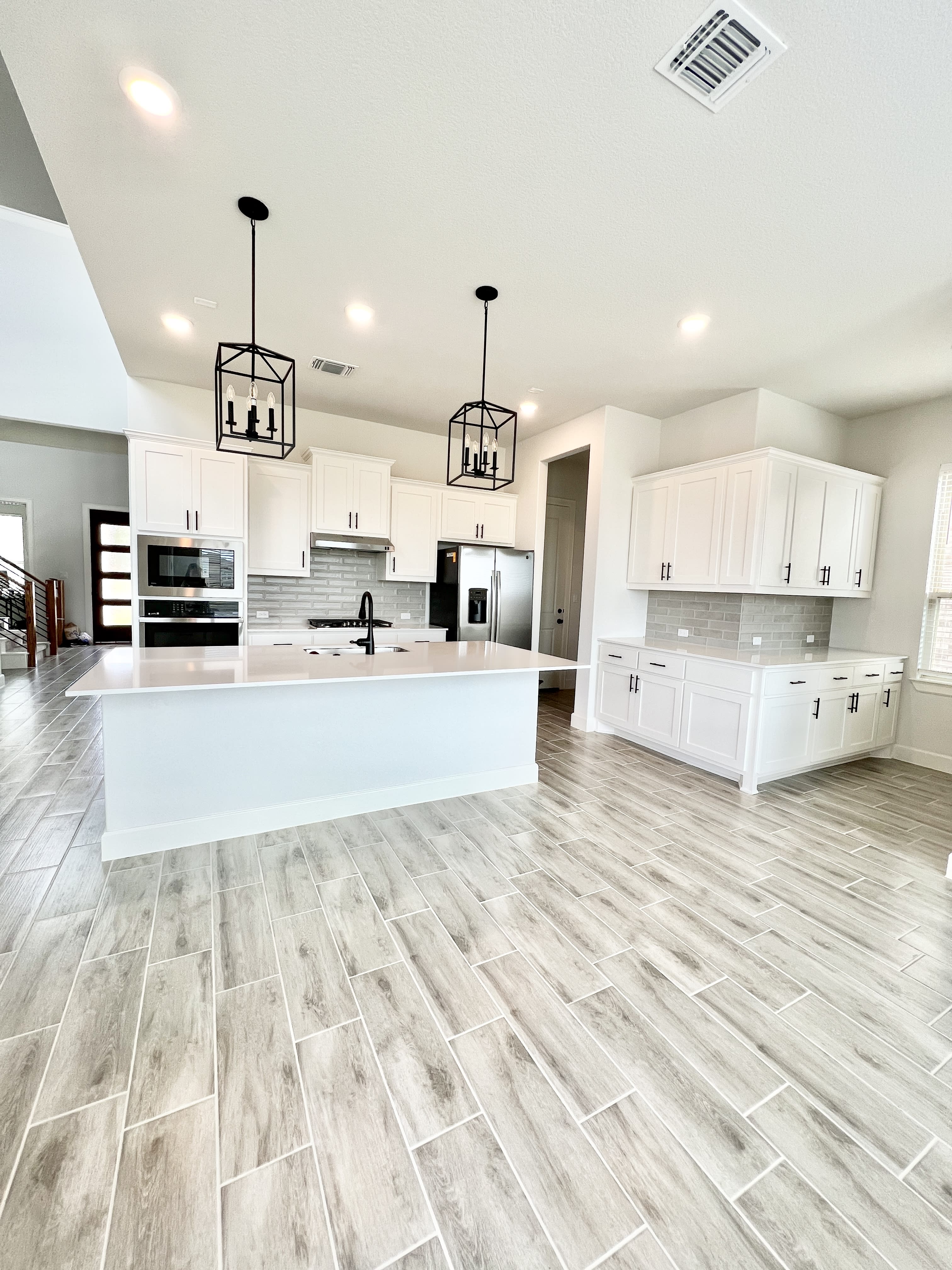 6904 Empresa Drive – photo 4