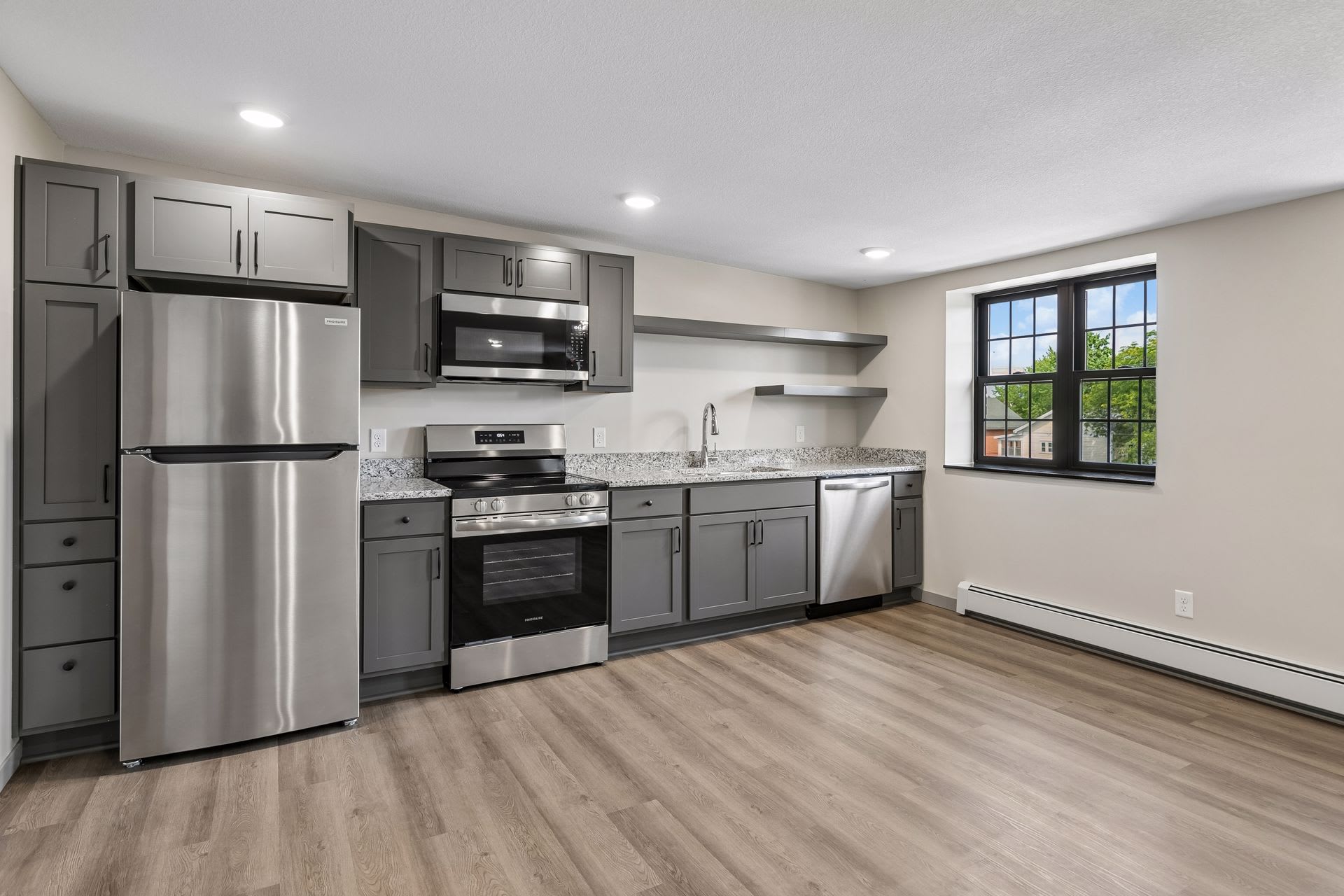 321 6th Street East – photo 1
