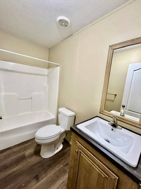 8001 Hamilton Ave – photo 4