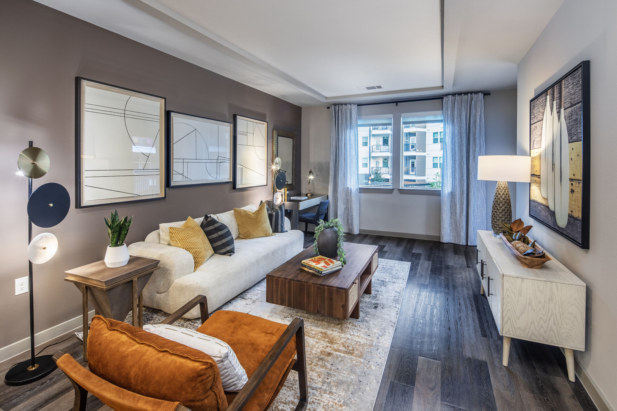 880 Lyn – photo 3