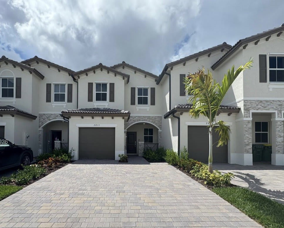 2877 Southeast 24th Avenue – photo 2