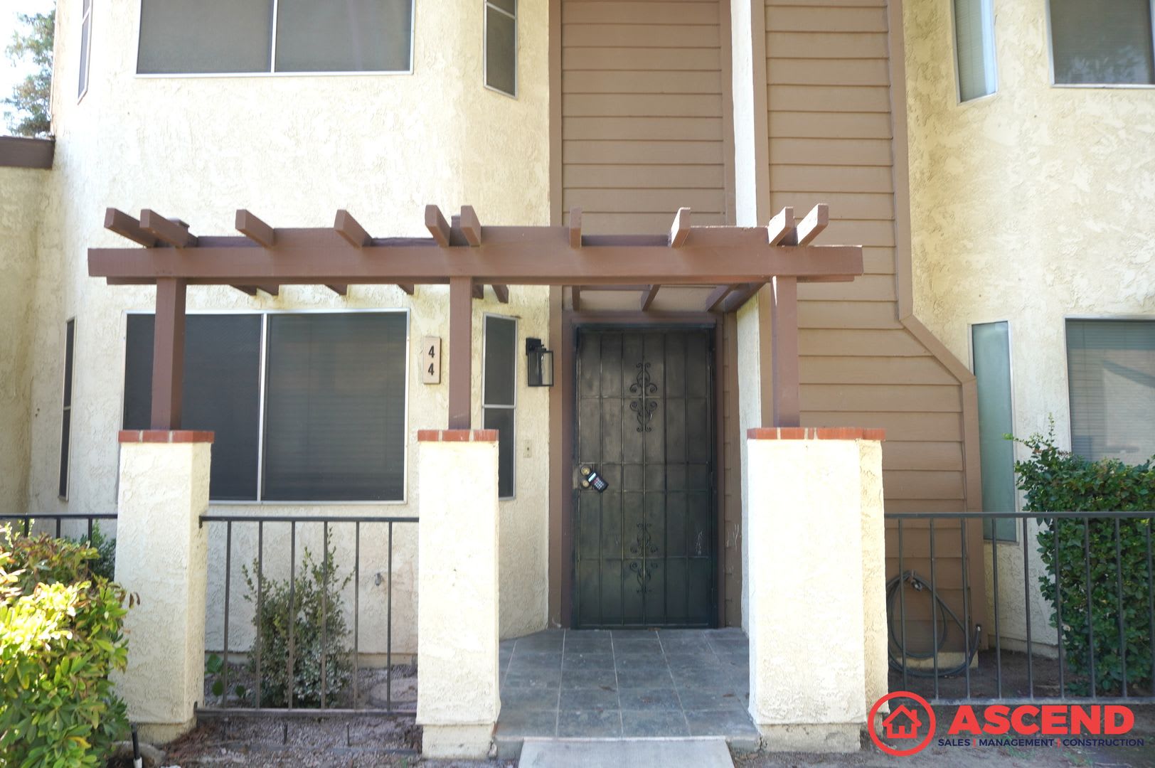 Stunning Townhome in Southwest Bakersfield! – photo 2