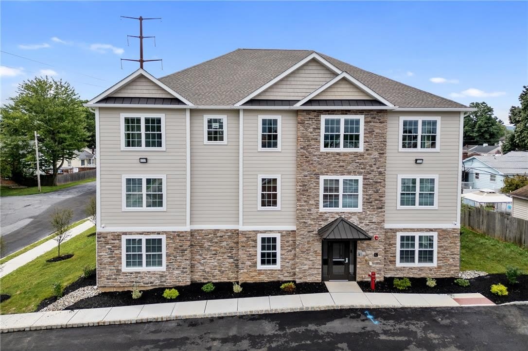 2039 Clermont Street – photo 1