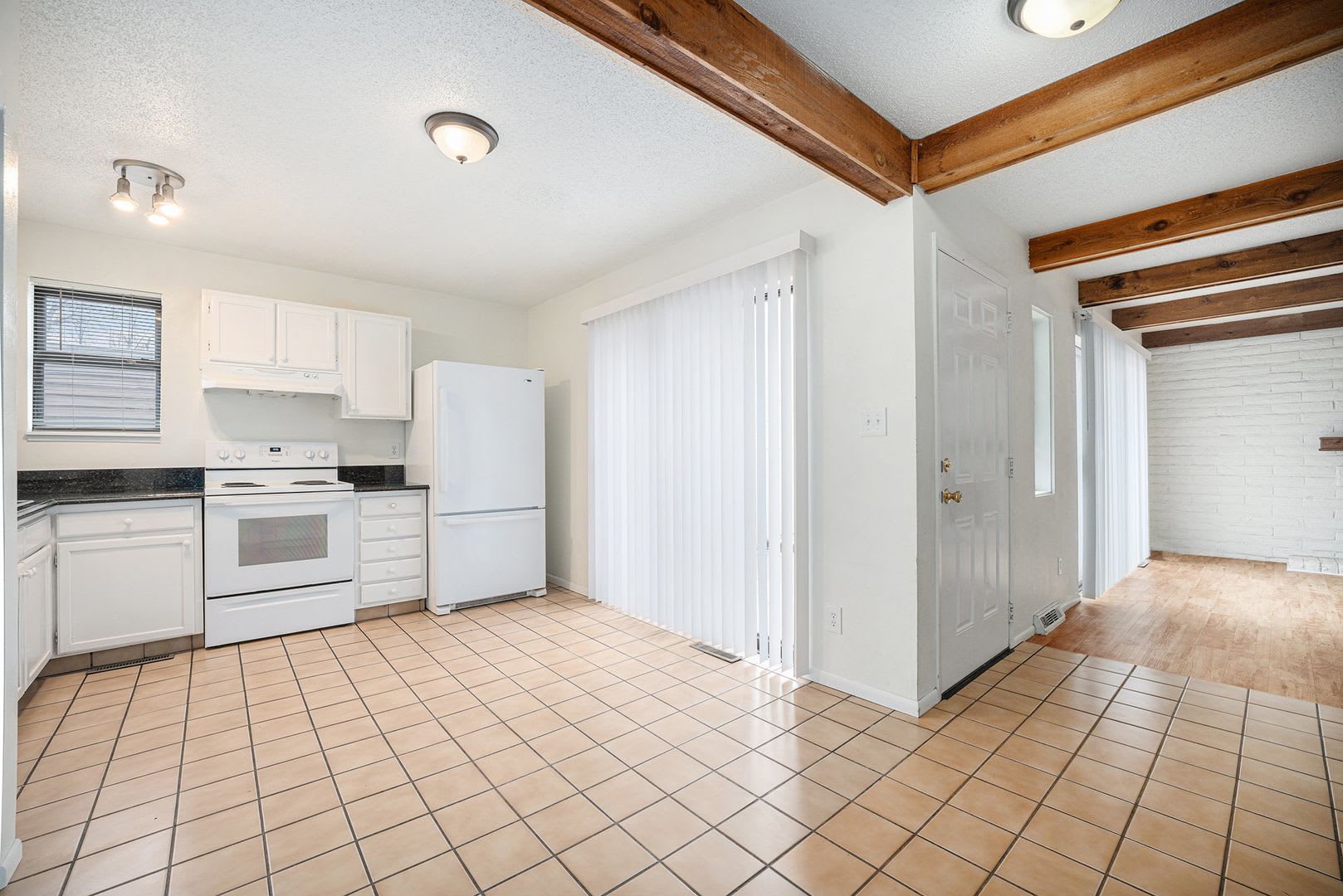 Charming 2 Bedroom 1.5 Bathroom Condo in Southeast Denver available Now! – photo 3